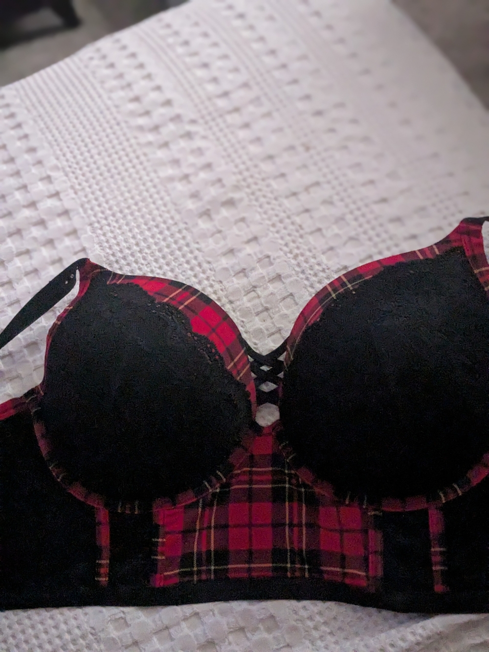 Plaid Lace-Trim Longline Bra - Black & Red